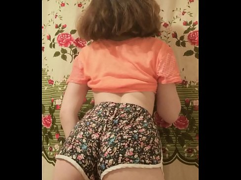 ❤️ Nwa ọhụrụ sexy na-eyipụ uwe mkpirisi ya na igwefoto ️❌ Ihe gba ọtọ